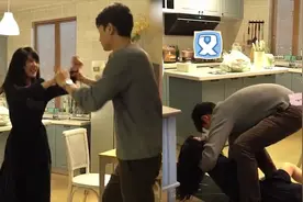 36岁男星疑入戏太深，拍吻戏用力过猛，女方一秒笑场腿软瘫倒在地视频封面