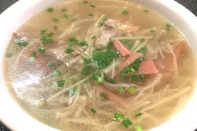 金针菇汤的家常做法，味道鲜美做法简单，孩子隔三差五点名要喝