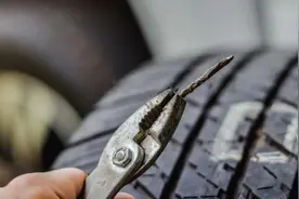 修补过的轮胎上路安全吗？哪种补胎方式更靠谱视频封面