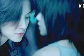 女人躺在满是冰块的浴缸里，醒来发现肾竟被人偷走视频封面