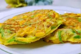 早餐来一份燕麦蔬菜饼吧，5分钟上桌！低脂低卡又营养，好吃不胖视频封面