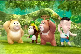 老师在旁边说话，大家听不清说的什么，竟然都竖起耳朵认真的听！