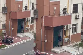 老人每天定时敲盆扰民多年，小区居民：每天3场，凌晨2点最煎熬视频封面