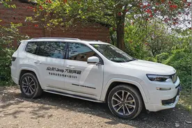 JEEP大指挥官评测：30万落地，唯一专业级四驱真七座SUV？视频封面