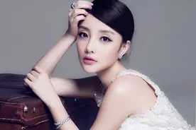 李小璐豪宅跳热舞，沙发上神秘男子惹争议！网友：看来和好了？视频封面