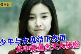 学生们正在上课，突然玻璃窗上出现血手印，这是什么情况？视频封面