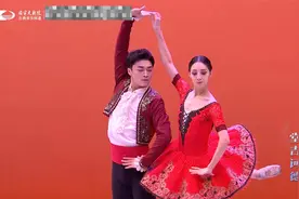 敖定雯、王占峰演绎经典芭蕾舞剧《堂吉诃德》第四幕双人舞视频封面