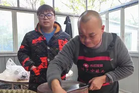 幺舅教你腌制腊肉，这样做出来的腊肉肥膘透明，色泽红润特别好吃视频封面