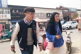 农村20岁女孩跟相亲对象去买菜，是谁付的钱？女孩的行为真美视频封面