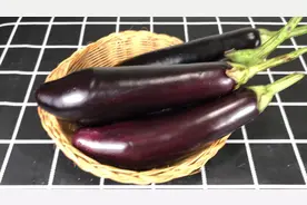 紫茄子最好吃的做法，我家隔三差五吃一次，一次3斤不够吃