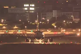 刚刚！佩洛西所乘专机降落台北松山机场，中方发布声明视频封面