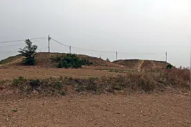 河北献县汉墓群中有座串联冢，两个高大的坟冢，成了越野车竞技场视频封面