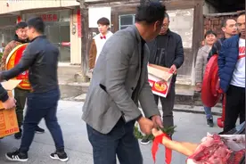 农村结婚习俗，见过男方带一大腿猪肉接亲的吗？据说做媒才有！视频封面