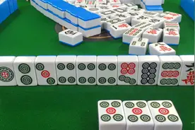 没事就和朋友搓一局麻将，即消磨时间也锻炼脑力