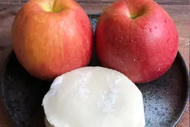 家里剩下的饺子皮不要浪费了，加2个苹果，酥脆香甜，孩子超爱吃