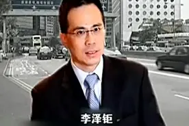 面对凶猛的歹徒，李嘉诚沉着应对，十分平静交谈视频封面