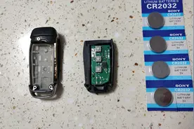 别再被4S店坑了，车钥匙没电不灵敏，这样做自己花几块钱就能解决视频封面