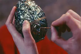 妈妈去世，留下一个奇怪的核桃，钥匙是机关，能通往神奇的王国！视频封面