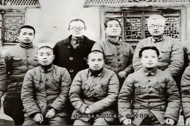 毛主席力排众议让叛徒王明担任中央委员，手段高超令人心悦诚服！视频封面