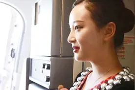 中国最美空乘：瑞丽航空乘务长吴桑妮，严谨背后是萌萌的少女心视频封面