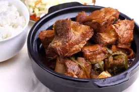 【排骨米饭】揭秘最传统的制作工艺，汤汁香味浓郁肉质细腻酥烂视频封面