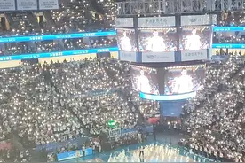 12月8日 CBA北京首钢主场全场观众为吉喆点亮通往天堂之路，泪目视频封面