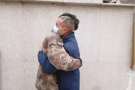 父亲给两年未回家的儿子的生日惊喜视频封面