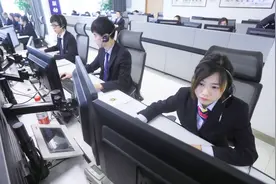 探秘杭州公安接警员的日常 警察叔叔教你如何正确“打call”视频封面