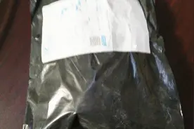 在拼多多花6.9元买的卫生纸一共12卷，打开货后就后悔了！视频封面
