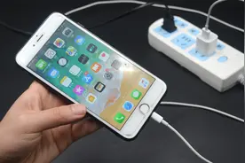 今天才知道，手机充电时有3件事不能做，每一样都很重要，涨知识视频封面