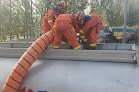 这个空间很凶险！两人清洗危化品罐车内部，中毒昏倒在罐体内视频封面