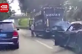 特斯拉回应“深圳车主称刹车失灵连撞两车”：车主一直在加速视频封面