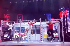 中国达人秀：萌妹子秒变女汉子，力量表演太震撼，真会玩！视频封面