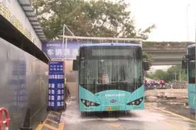 深圳公交人发明“洗车神器”获专利视频封面