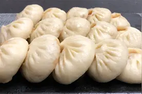 小笼包新做法，学会这种软面配方，和老面发酵一样好吃，鲜香松软