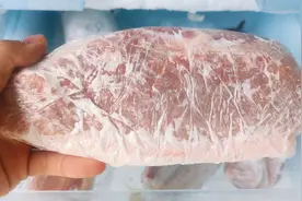 猪肉能在冰箱冻多久？超过这个“保质期”，赶快扔掉别再吃了！视频封面