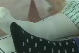 警惕！广东一7岁女童因常喝炖汤患痛风，对关节吹气都痛视频封面