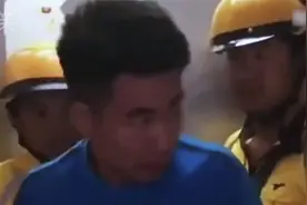 外卖小哥的搞笑瞬间，当饿了么遇上美团大队，看小哥如何脱身！视频封面