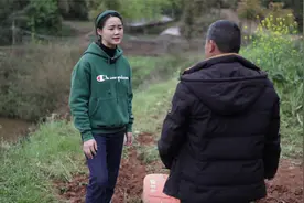 爸爸找琼妹借钱，拿钱时却被楷哥阻拦，没想到婆婆会这样做视频封面