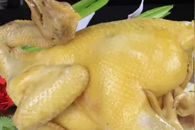 教您在家做隔水蒸咸鸡，原汁原味，肉质嫩滑，估计很多人都没吃过