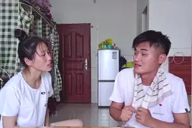 北方小伙受不了南方的炎热，一天洗澡7次，媳妇:再洗澡去河里视频封面