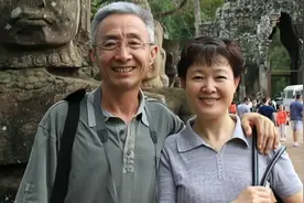妻子一盒抗癌药5万，戴教授为此走穴捞金1000万，被批没文人风骨视频封面
