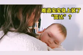二胎妈妈有多累？抱一小时哄睡，一放床上就醒！宝妈崩溃又无奈视频封面