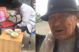 哭得像孩子！90岁老人患阿尔茨海默症后，每天哭着和老伴遗像吃饭视频封面