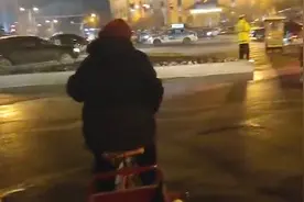商丘75岁老人迷路，车流中骑三轮，交警拦下时其冻得发抖