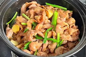 猪颈肉原来这么好吃，先煎后焗，出锅嫩滑鲜香，看着就想吃视频封面