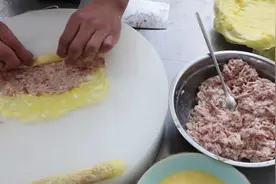 不会做卷煎？老厨师在厨房一个小时就解决了这个问题、都是小技巧视频封面