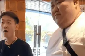 千万粉丝网红“樱木花胖”大翻车，吃自助被赶出饭店视频封面