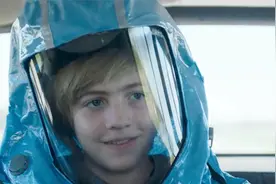 男孩竟对空气过敏，父母将他圈养，最后发现背后全是谎言，悬疑片