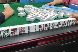四川麻将：一个杠上炮引发的惨案，清一色双杠回敬，来算算有几番视频封面